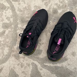 Womens great condition puma shoes
